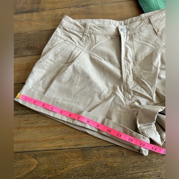 VICI High waisted pleated khaki shorts - Picture 6 of 8